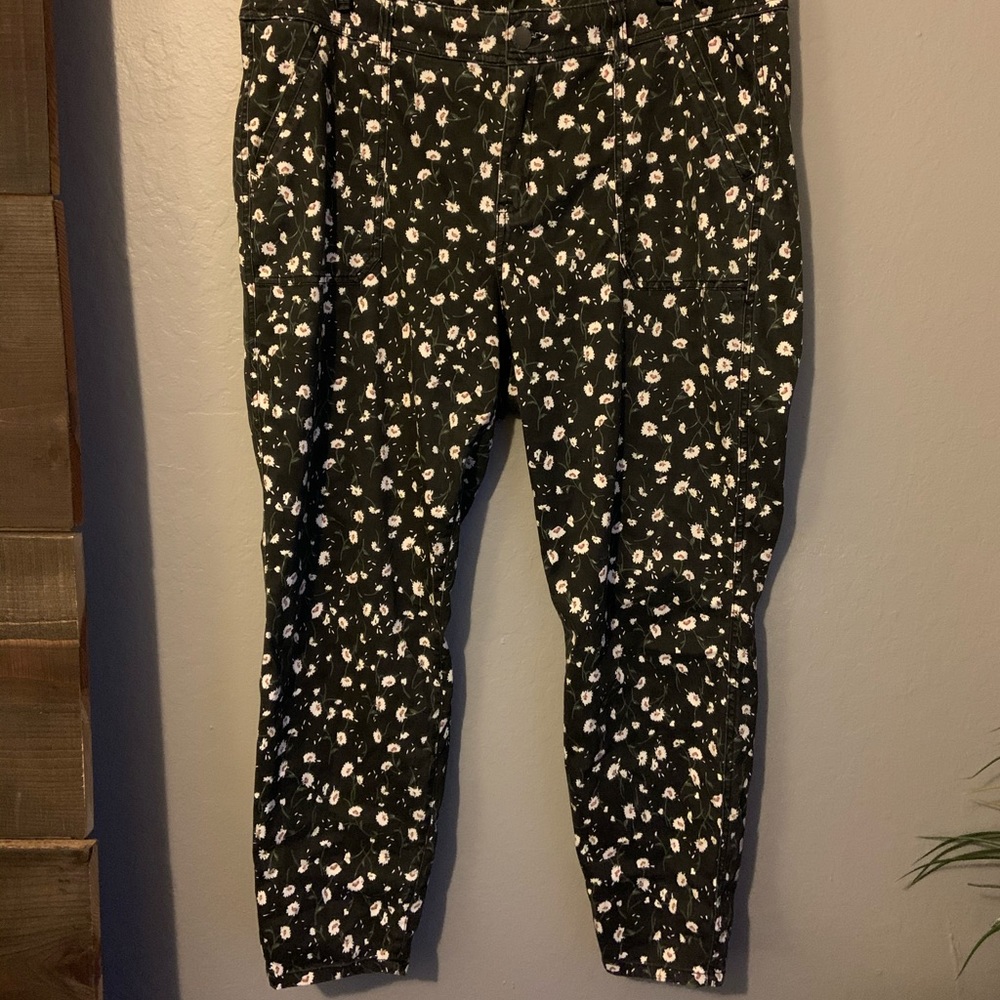 Floral ankle pants